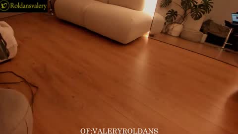 Valery Roldans online show from November 2025 03:17:01 AM