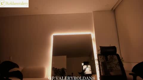 Valery Roldans online show from December 2025 03:14:02 AM
