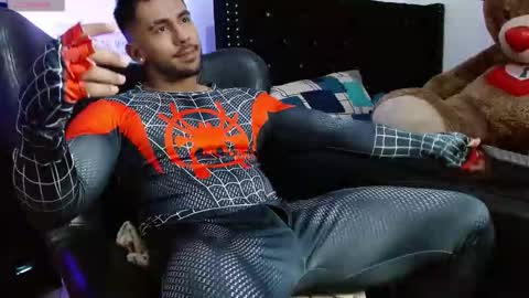 Roman online show from November 2025 09:25:02 PM