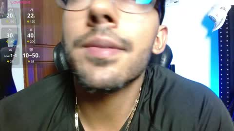 Snapshot of romanpearce_ chatting on May 2026 04:18:01 AM Roman online show from May 2026 04:18:01 AM