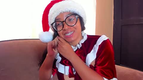 Snapshot of romantic_stargirl chatting on December 2024 12:44:01 PM Is A Belle online show from December 2024 12:44:01 PM