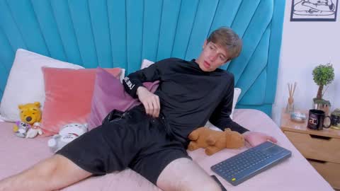 Snapshot of romeo_ricci1 chatting on January 2025 04:18:02 PM Romeo Ricci online show from January 2025 04:18:02 PM