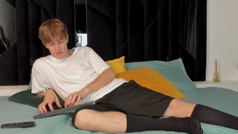 Snapshot of romeo_ricci1 chatting on January 2025 04:04:01 AM Romeo Ricci online show from January 2025 04:04:01 AM