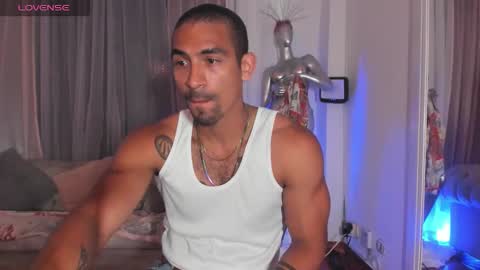 Snapshot of romeocolin_ chatting on December 2024 11:46:02 PM R O M E O online show from December 2024 11:46:02 PM