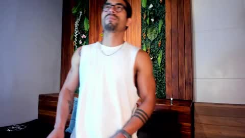 Snapshot of romeocolin_ chatting on January 2025 04:30:01 AM R O M E O online show from January 2025 04:30:01 AM