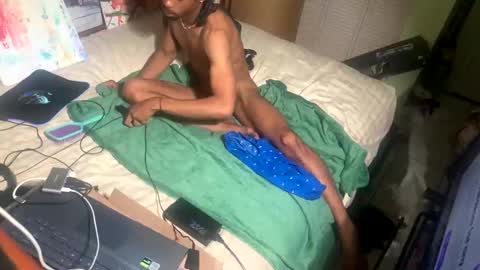 Snapshot of romeotyn chatting on February 2025 08:53:02 AM romeotyn online show from February 2025 08:53:02 AM