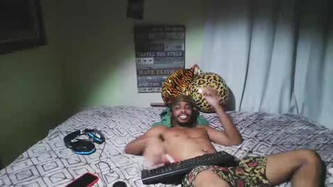 Snapshot of romeotyn chatting on October 2025 11:44:02 PM romeotyn online show from October 2025 11:44:02 PM