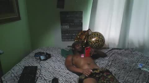 Snapshot of romeotyn chatting on October 2025 05:22:02 PM romeotyn online show from October 2025 05:22:02 PM