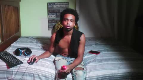 Snapshot of romeotyn chatting on October 2025 12:33:02 AM romeotyn online show from October 2025 12:33:02 AM