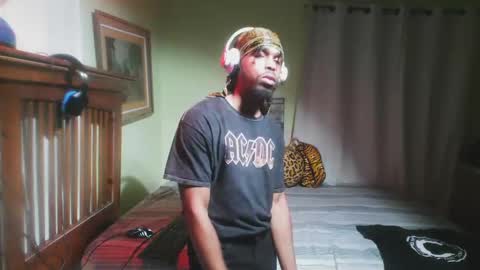 Snapshot of romeotyn chatting on October 2025 02:23:02 AM romeotyn online show from October 2025 02:23:02 AM