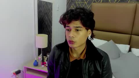 Snapshot of ronaldthompson_ chatting on November 2025 02:18:01 PM RONALD online show from November 2025 02:18:01 PM