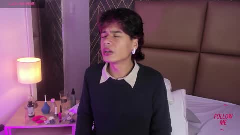 Snapshot of ronaldthompson_ chatting on November 2025 03:33:02 PM RONALD online show from November 2025 03:33:02 PM