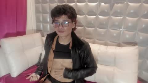 Snapshot of ronaldthompson__ chatting on February 2026 12:09:01 AM Ronald Thompson online show from February 2026 12:09:01 AM