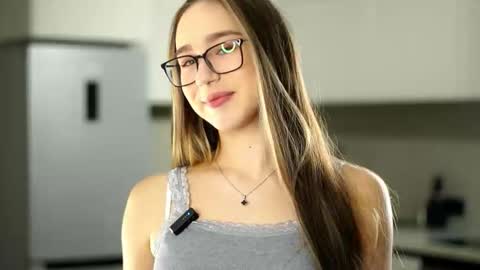 Snapshot of ronnist chatting on November 2025 12:05:02 PM Veronica online show from November 2025 12:05:02 PM