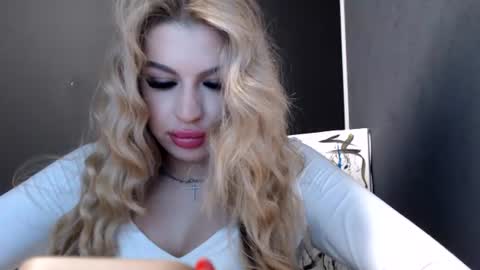 Snapshot of rosaline_ly chatting on July 2026 01:50:01 PM Rosalina online show from July 2026 01:50:01 PM