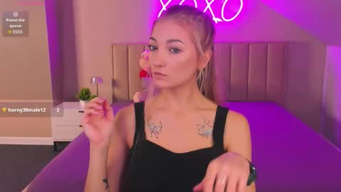 Kimberlly online show from November 2025 12:33:01 AM