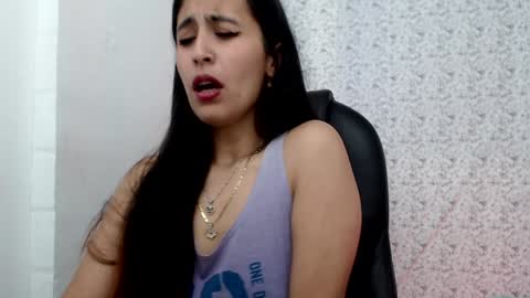 Snapshot of rose_smiley1 chatting on December 2024 01:37:01 AM Rose online show from December 2024 01:37:01 AM