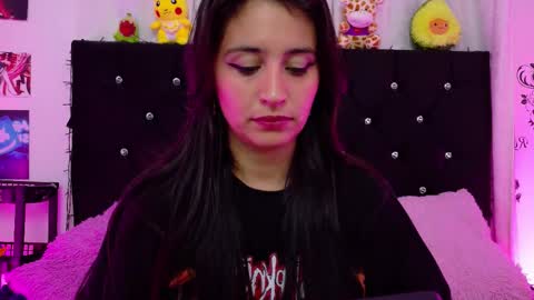 Snapshot of rose_smiley1 chatting on October 2025 03:40:02 AM Rose online show from October 2025 03:40:02 AM