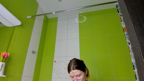 Snapshot of roseblanche2k chatting on March 2025 05:28:02 PM Florin online show from March 2025 05:28:02 PM