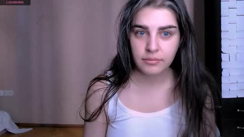 Snapshot of roselina_ chatting on October 2025 08:26:01 AM Rose online show from October 2025 08:26:01 AM