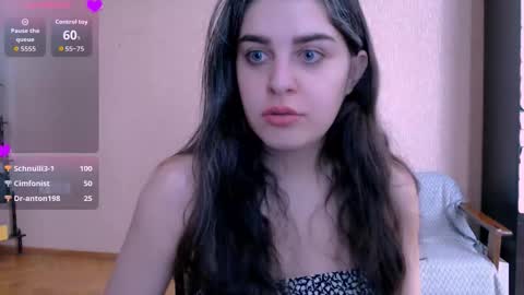 Snapshot of roselina_ chatting on October 2025 07:09:02 AM Rose online show from October 2025 07:09:02 AM