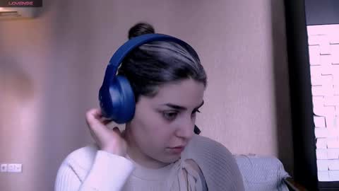 Snapshot of roselina_ chatting on November 2025 11:09:02 AM Rose online show from November 2025 11:09:02 AM