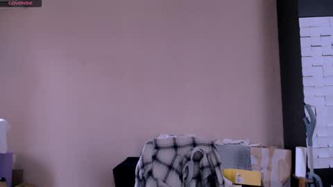 Snapshot of roselina_ chatting on December 2025 07:28:01 AM Rose online show from December 2025 07:28:01 AM