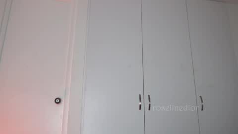 Snapshot of roselinedior chatting on November 2025 01:54:01 PM Lyla OF roselinedior online show from November 2025 01:54:01 PM