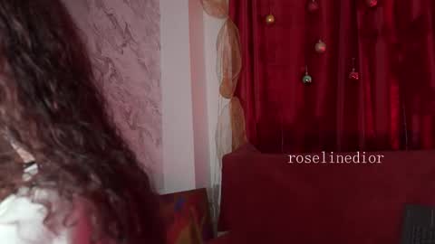 Snapshot of roselinedior chatting on December 2025 08:15:02 PM Lyla OF roselinedior online show from December 2025 08:15:02 PM
