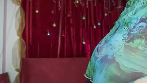 Snapshot of roselinedior chatting on December 2025 02:14:02 PM Lyla OF roselinedior online show from December 2025 02:14:02 PM