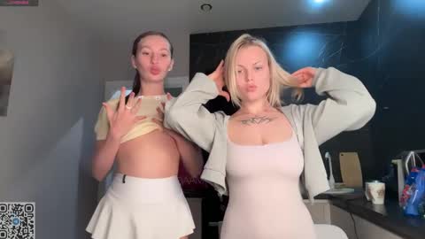 Sophie and Sarah online show from April 2026 07:11:01 PM