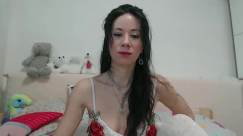 Snapshot of roselynsun chatting on February 2025 12:57:02 PM Rose online show from February 2025 12:57:02 PM