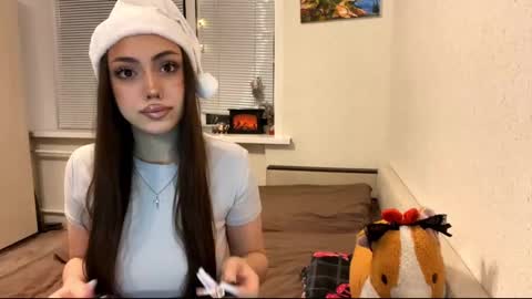 Mimi online show from November 2025 02:39:02 PM