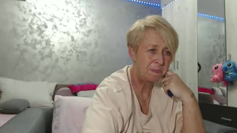 Lovepinklilly online show from April 2026 05:58:01 PM