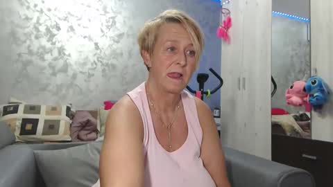 Lovepinklilly online show from May 2026 05:20:02 PM