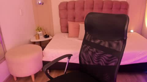 Rose Taylor online show from May 2026 12:35:01 PM
