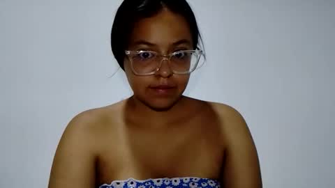 Roseviole  online show from November 2025 12:04:01 PM