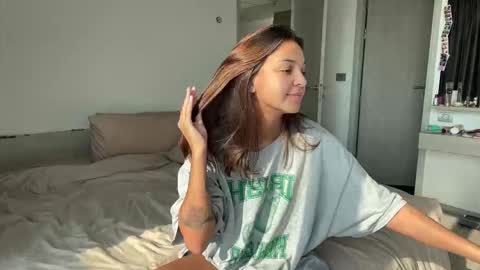 Snapshot of roshelle_xxx chatting on February 2026 09:08:01 AM Roshelle online show from February 2026 09:08:01 AM