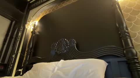 Roshelle online show from July 2026 06:43:01 PM