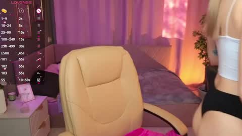 Snapshot of rosie_mac chatting on May 2026 01:11:01 AM Rosie online show from May 2026 01:11:01 AM
