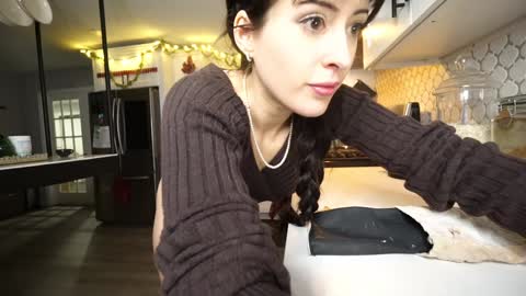 Snapshot of rosiebones chatting on December 2024 01:15:02 AM Rosie Bones online show from December 2024 01:15:02 AM