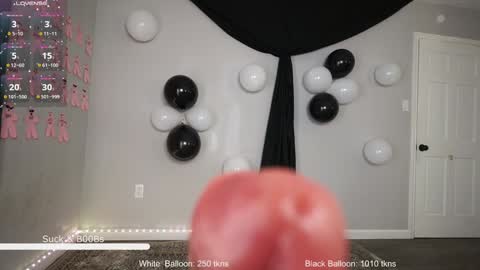 Snapshot of rosiebones chatting on January 2025 12:00:02 AM Rosie Bones online show from January 2025 12:00:02 AM