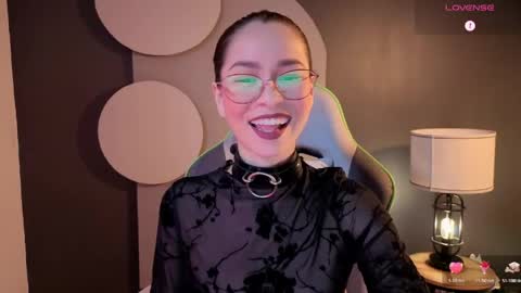 Snapshot of rosse_98_ chatting on June 2026 02:50:01 PM Miss Rosse online show from June 2026 02:50:01 PM