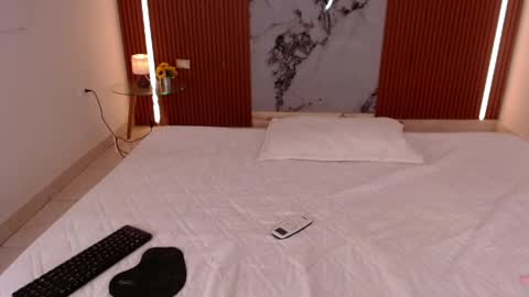 Rossi Hill online show from April 2026 12:24:01 PM