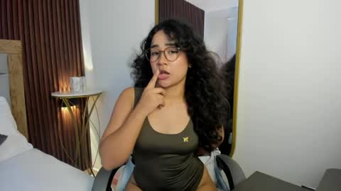 rossie_lanie_ online show from April 2026 06:16:01 PM