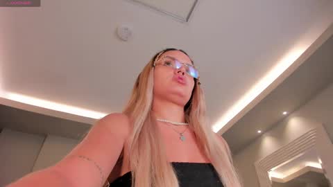 Snapshot of rossirivers chatting on April 2026 11:48:01 AM Rossie Rivers online show from April 2026 11:48:01 AM