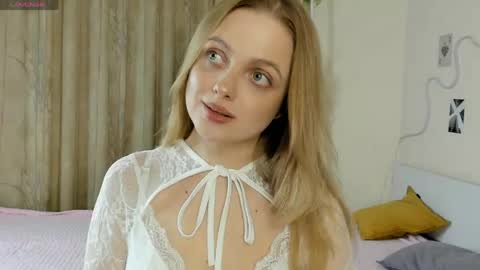 Im Luna online show from April 2026 09:06:01 PM