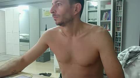 Snapshot of roubarixx chatting on October 2025 07:19:02 AM roubarixx online show from October 2025 07:19:02 AM