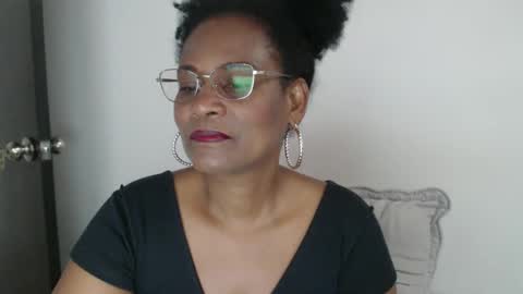 luxa online show from February 2025 09:15:01 PM