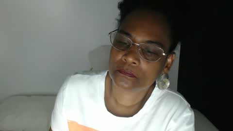 luxa online show from November 2025 10:25:01 PM